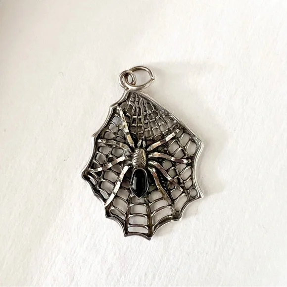 SOLD Vintage 925 Sterling Silver Black Onyx Spider Web Pendant 5.3g Halloween - Picture 6 of 11